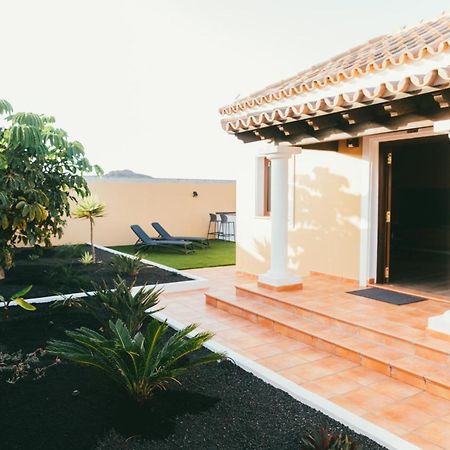 Moderne Villa Met Verwarmd Zwembad In Corralejo Exterior photo