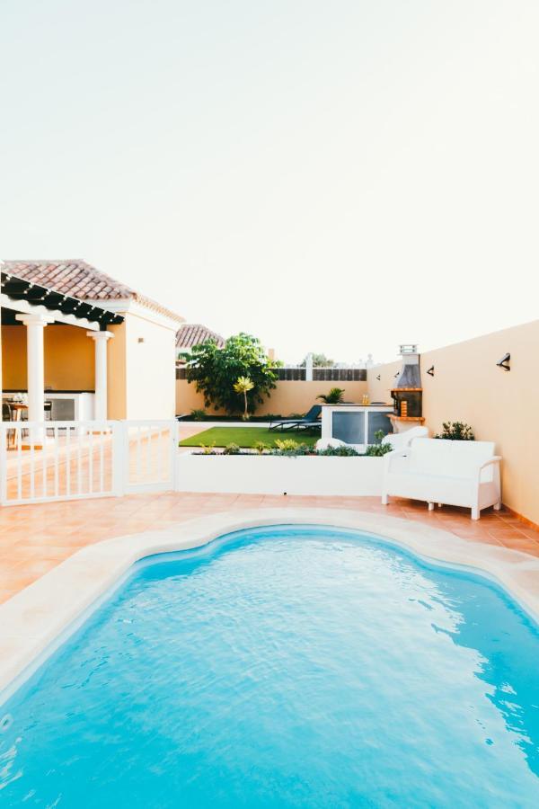 Moderne Villa Met Verwarmd Zwembad In Corralejo Exterior photo
