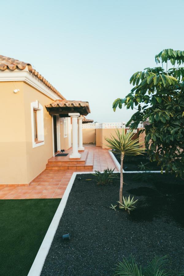 Moderne Villa Met Verwarmd Zwembad In Corralejo Exterior photo