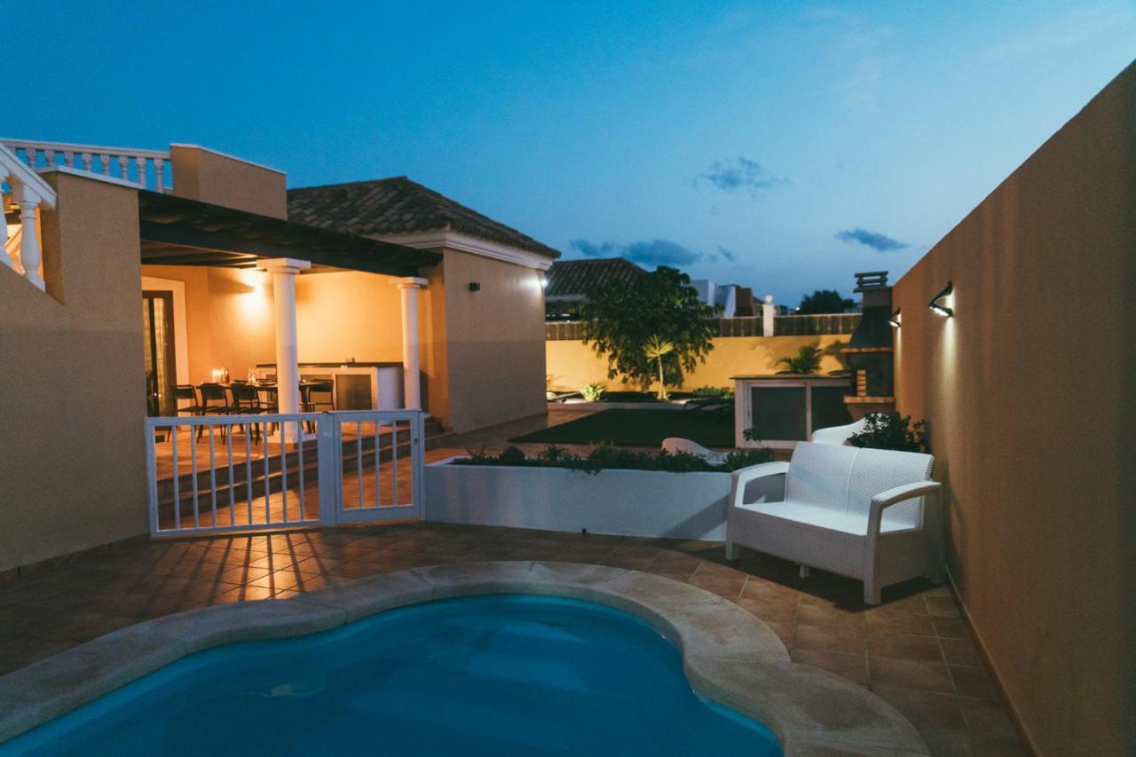 Moderne Villa Met Verwarmd Zwembad In Corralejo Exterior photo