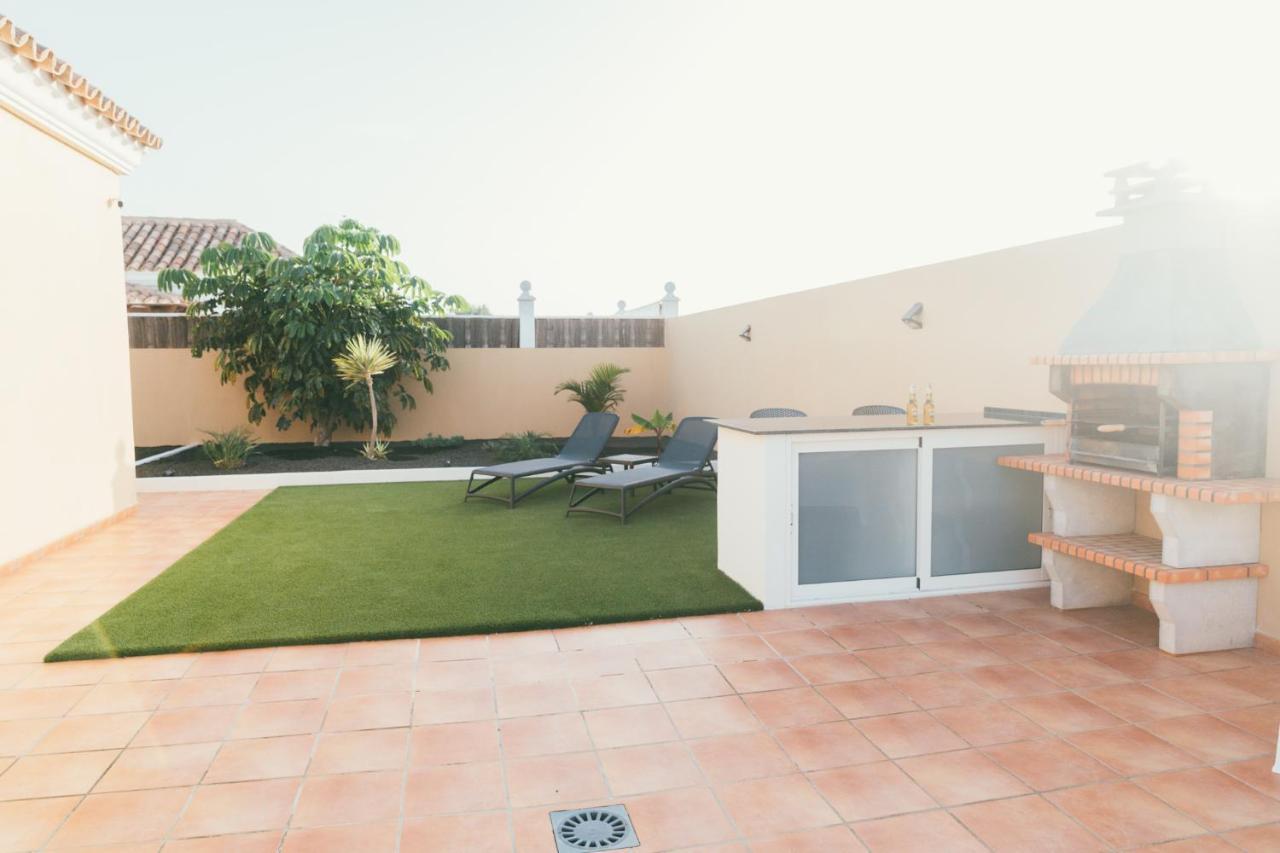 Moderne Villa Met Verwarmd Zwembad In Corralejo Exterior photo