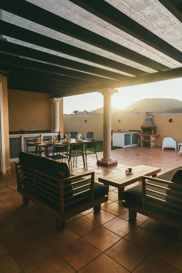 Moderne Villa Met Verwarmd Zwembad In Corralejo Exterior photo